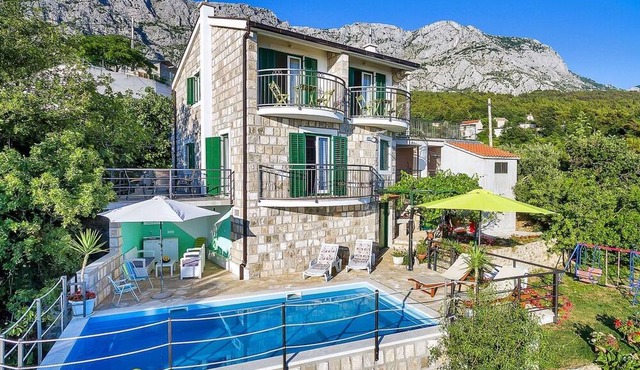 Renoviertes Ferienhaus in Tučepi mit Privatem Pool by Interhome