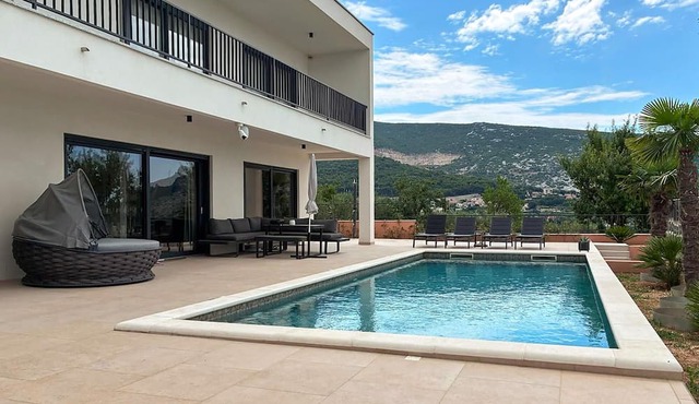 Gorgeous home in Klis