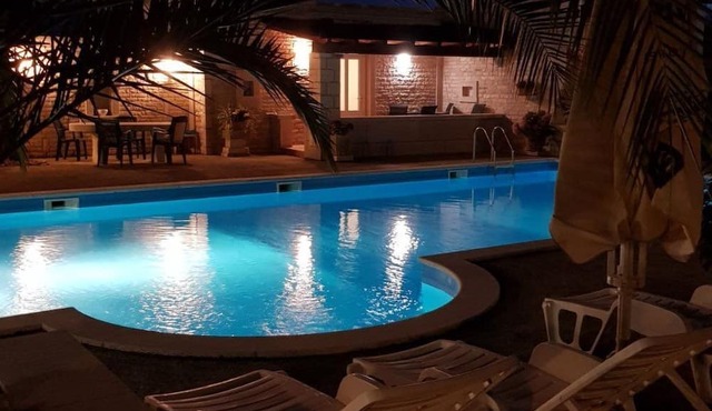 Wohnung mit Schwimmbad by Interhome