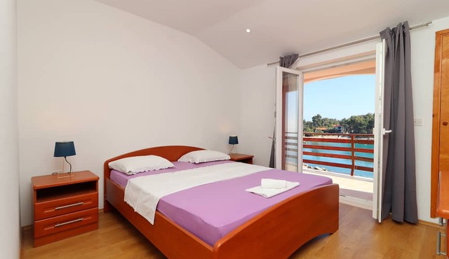 Apartments Prižba Bay in Blato