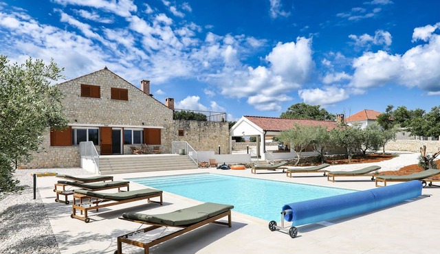 Demare, Zadar, Kroatien in Lovinac