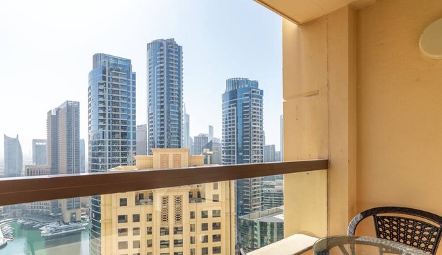 Dream Inn - 3BR Apartment with Marina View in Dubai