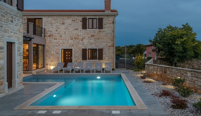 Steinvilla mit Eigenem Pool für bis zu 8personen in Sveti Lovrec