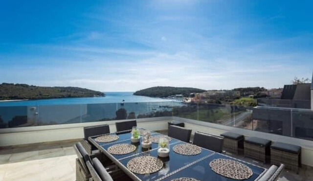Luxury apartment Anto with sea view and balcony