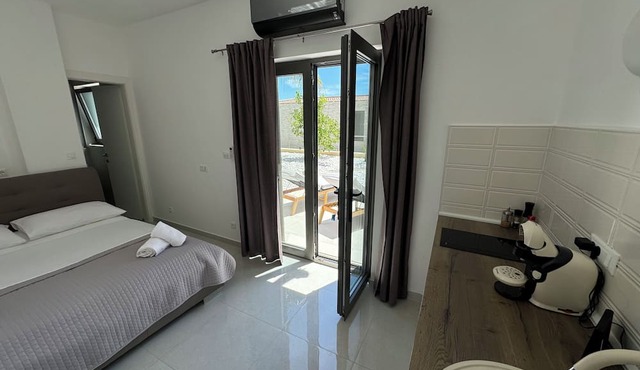 New studio in Mediterranean Garden only 50 meters from the sea.