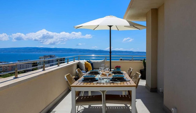 Kiki's Sea View Apartment with terrace in Znjan, Split in Split