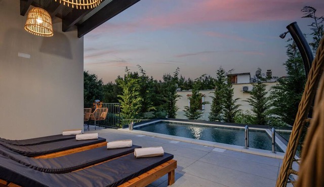 Beautiful Villa Leina with heated pool in Pridraga
