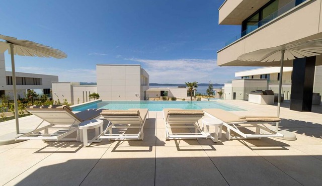 Villa Circolo Sesto with Pool in Ugljan