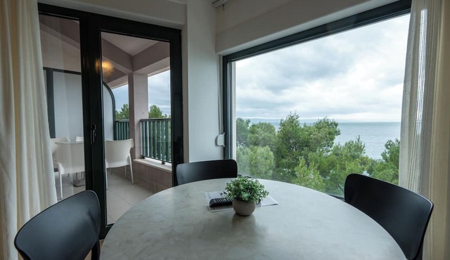 Amazing Lucija apartments-sea view in Makarska