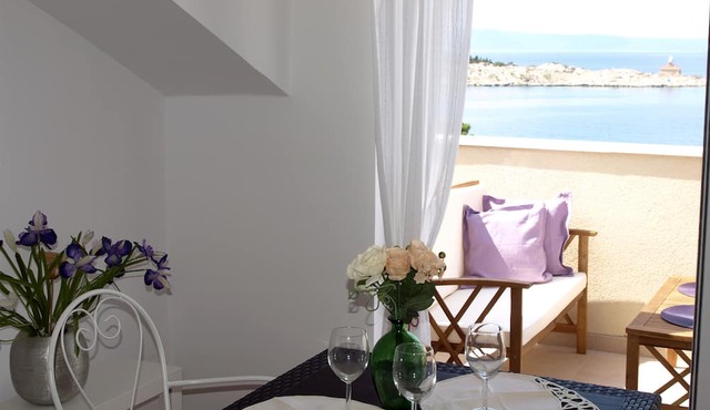 Apartments Issa in Makarska