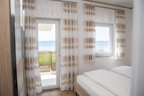 Beachfront Reiterer Villa V1 with Jacuzzi 30 meters from the Beach - CROWONDER LUXURY RENT