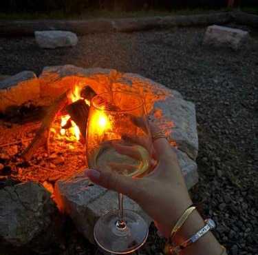 Dobra Vila I Riverside Cabin Retreat