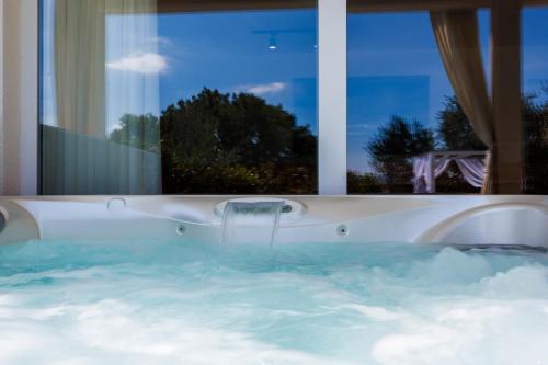Villa Valentina - Luxurious holiday for 9 people with xxl pool and whirpool