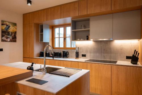 ENDEM HOUSE - The House of Rare by Irundo