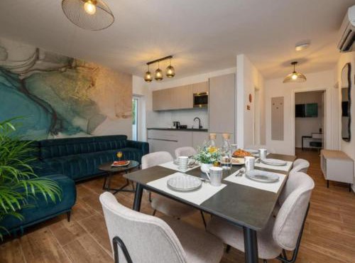 Apartments Villa Wood - Two Bedroom Apartment with terrace and pool view W1