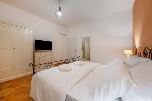 Villa Joy - 40 m2 heated pool, 35 000 m2 of land in Pučišća
