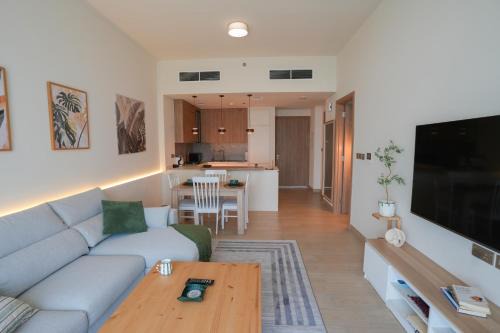 Serene 1Bedroom, minutes to Global village, Park view in Dubai