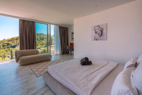 Luxury Villa Morello Korčula 1 with large heated pool, gym & sauna