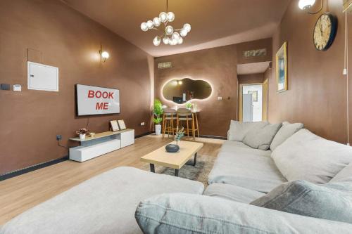StayShort - 1 Bedroom in Al Garhoud Perfect for 2! in Dubai