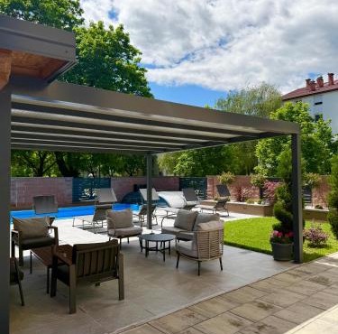 Villa Moste Ljubljana - Modern apartments with Pool, EV station & free parking in Ljubljana