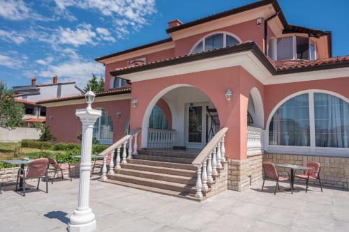 Apartments and Rooms Villa Chiara