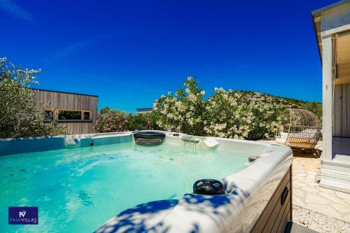 BUQEZ ECO RESORT - Villa 3 - Beautiful sea view - directly by sea in Drage