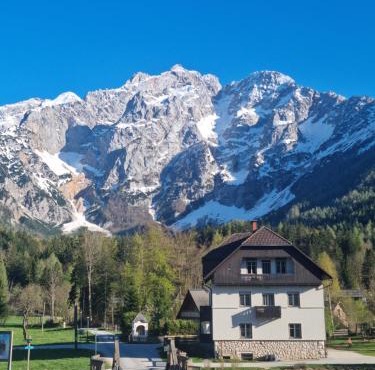 Vila Zora in Zgornje Jezersko