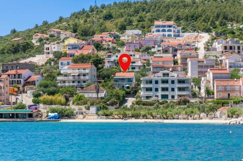 Apartments by the sea Marina, Trogir - 14191 in Marina