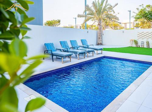 Luxury 4 Bedroom Villa with Private Swimming Pool in Dubai
