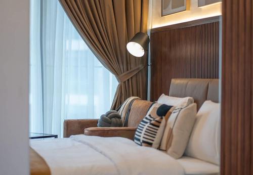 Stunning Oceanfront Studio Stay - Blue Bay Walk Pool & Gym in Sharjah