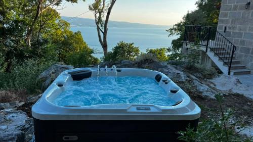 NEW! Authentic Stone Hideaway with Private Jacuzzi and Panoramic Sea View in Tice