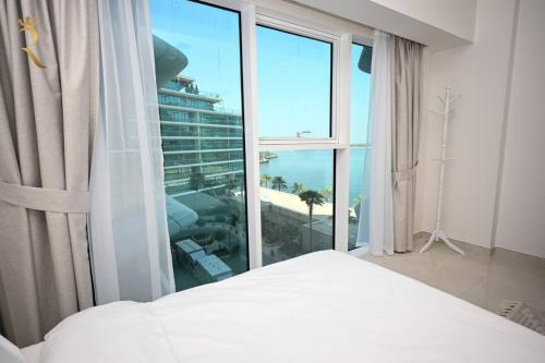 Chic 2BR Al Raha - Elegant Haven Escape in Abu Dhabi