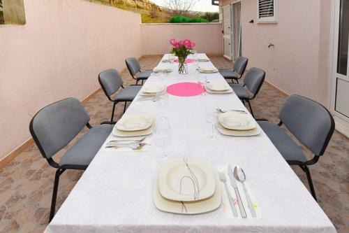 Family Villa in Solin with Pool in Solin