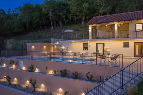 Twin Lakes Residence in Hrvace
