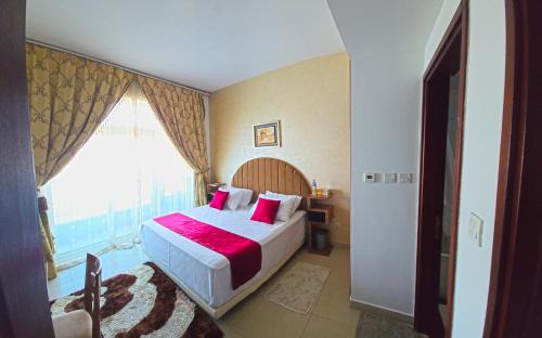 Luxury Skyline Apartment with Panoramic Views in Sharjah
