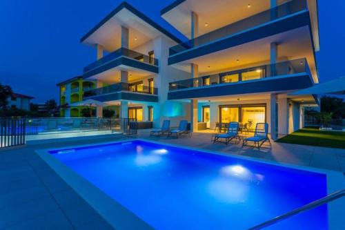 Penthouse Apartment Maya with Pool and Jacuzzi in Sveti Anton
