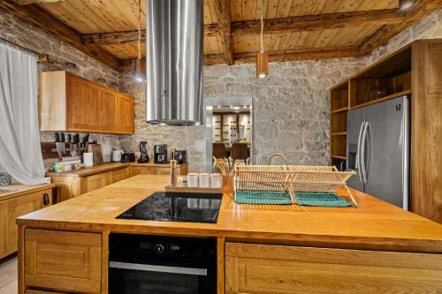 Villa Blazeni Miroslav Bulesic in Central Istria for 8 people with private heated pool and sauna in Vranje Selo