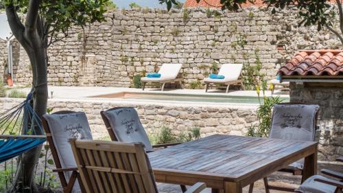 Villa Palazzo Limone with pool by Villas Guide in Nerezine