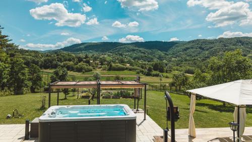 Holiday House Lidija & Ivana - Counter-Current Pool & Wellness in Zagorje Hills in Podgorje