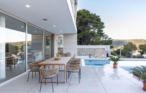 Pet Friendly Home In Vis With Sauna
