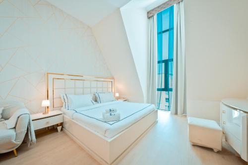 Luxury Escapes Bright & Spacious 1BR in Discovery Gardens in Sabkhah
