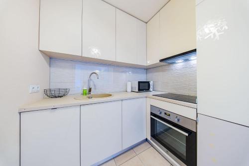 Flexible SelfCheckIns 216 - Zagreb - 3 Bedrooms - Garage