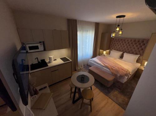 5 Crowns - Osijek - Free EV - Self check in - Pool in Osijek