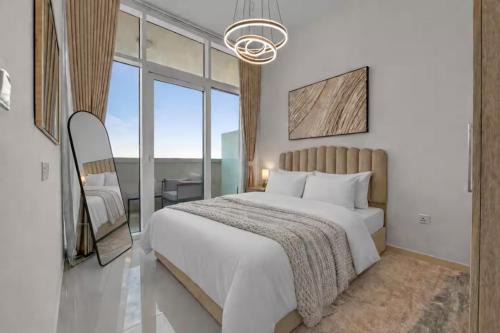 Modern 1BR - High Floor - Balcony - DAMAC Hills in Dubai
