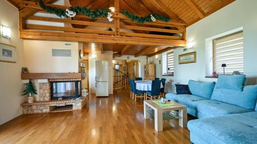 Villa Panorama Hill by Villas Guide in Cestica