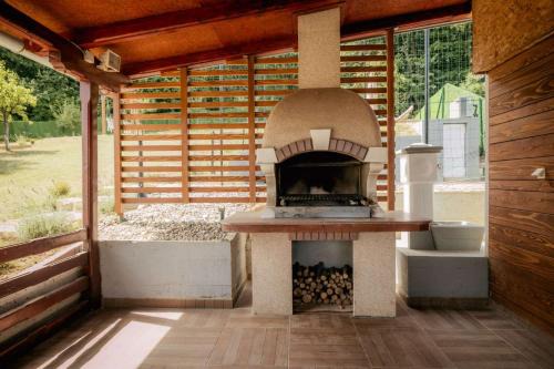 Forest by Leni - National Park Salt Pool Villa in Beocin
