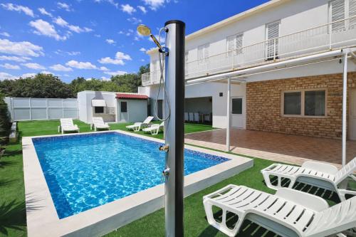 Villa Andy -private yard, swimming pool, panoramic view in Imotski