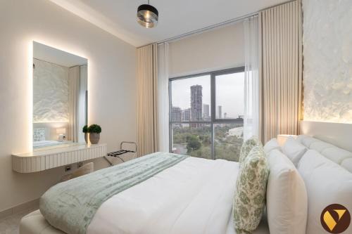 Vogue Vacation Homes, JVC Jeewar Tower near Circle Mall, One Bedroom Apartment with Balcony and City View, Access to all Amenities in Dubai