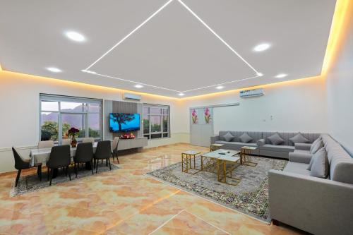 The Sunshine Farm by Al Dana Paradise Luxury 6BR Secluded Nature Mountains in Khor Fakkan