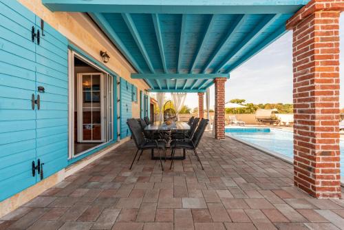 Stone villa Jurenda with pool in Debeljak